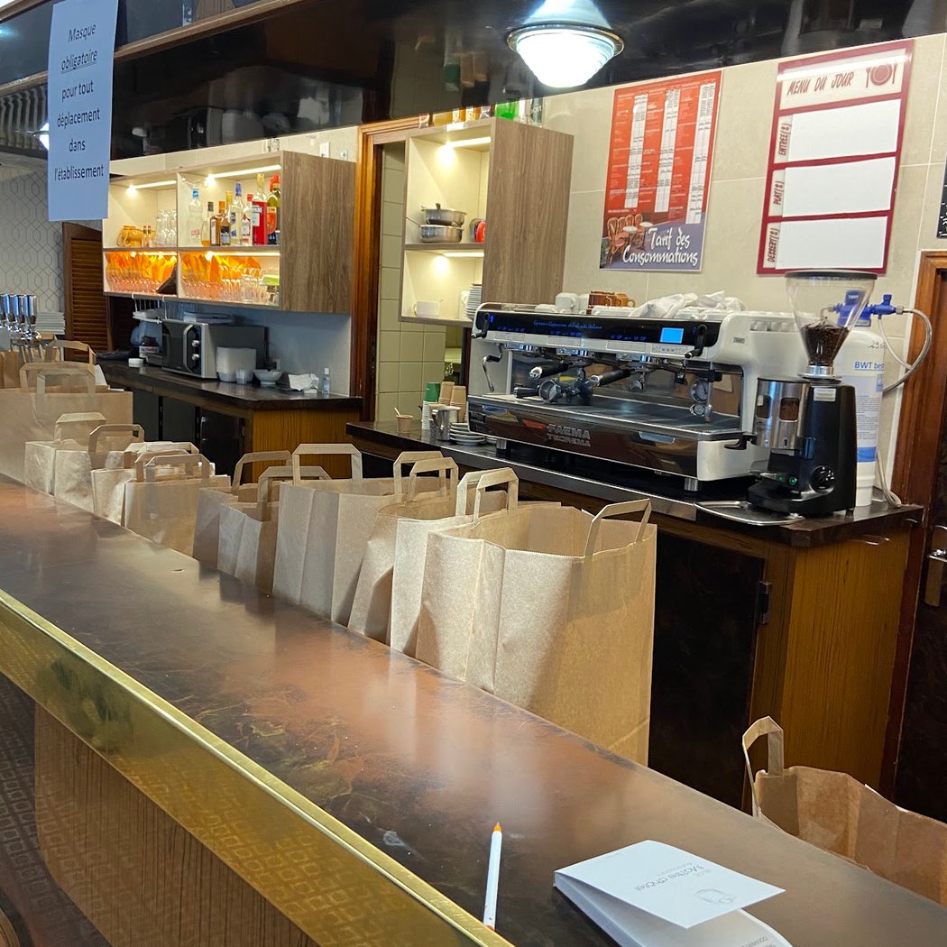 Tabac Brasserie Le Grill du Petit Pont 3